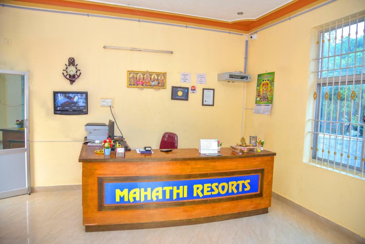 Mahathi Resort And Spa Йелагири Екстериор снимка